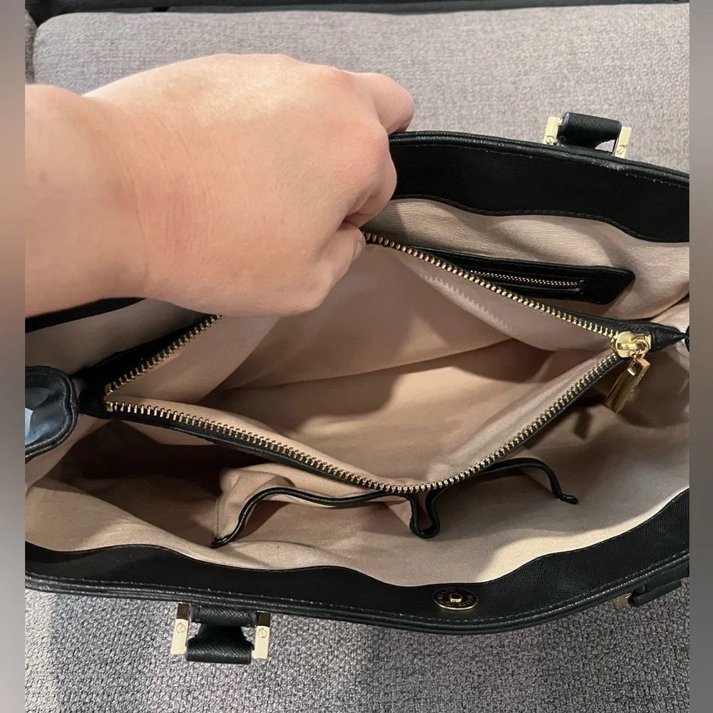 Authentic Tory Burch Large Saffiano Leather Tote - Picture 15 of 15